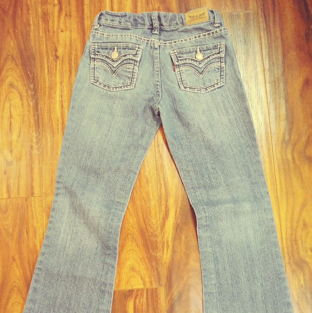 Levis